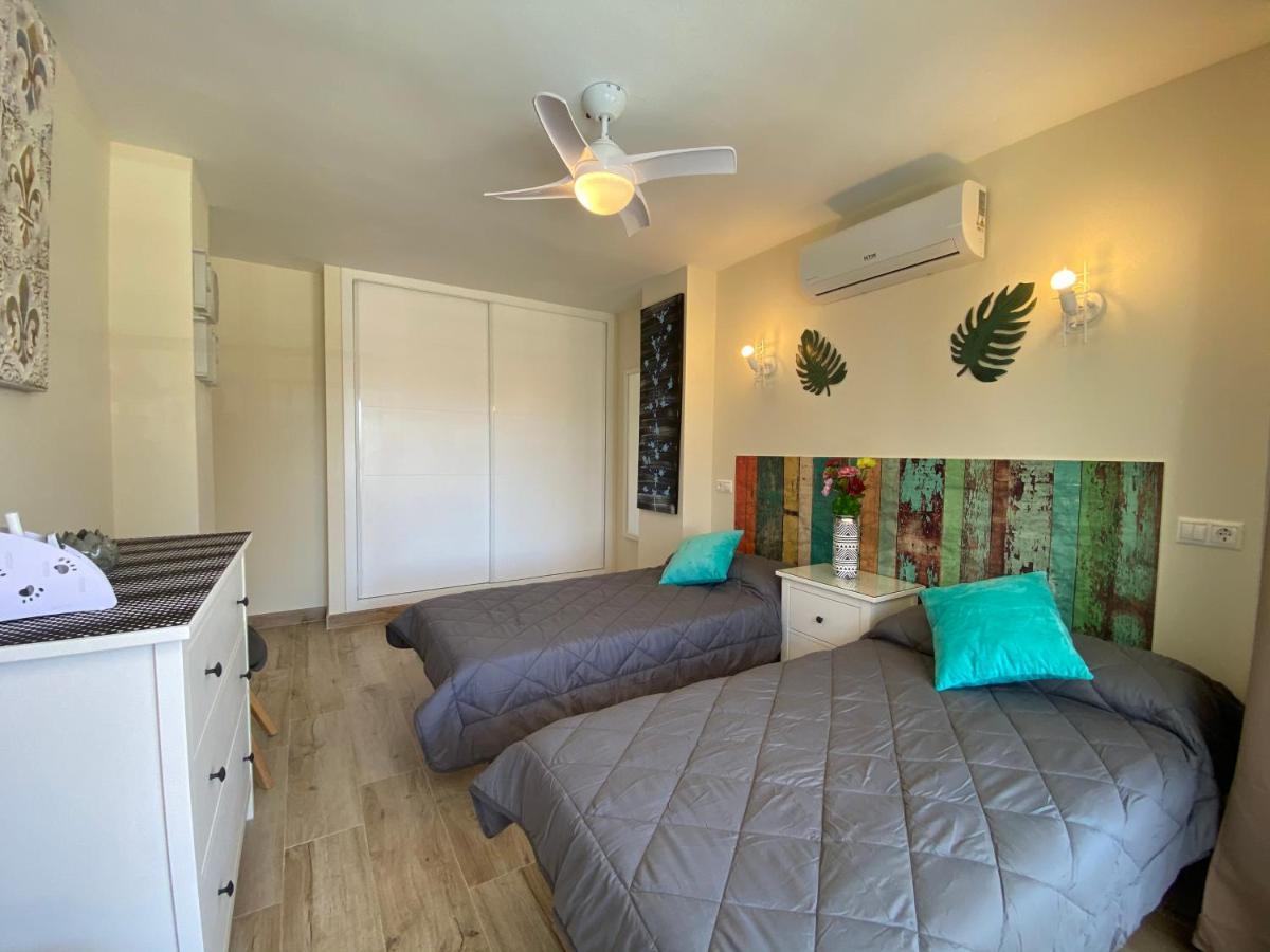 Modern 1 Bedroom Seaside Apartment With Pool 푸엔히롤라 외부 사진